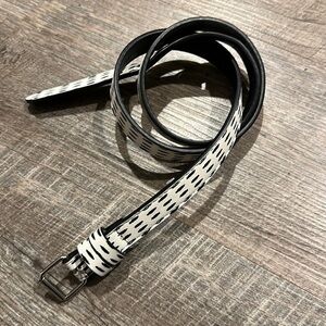 Ralph Lauren white with black graphic lines Skinny belt size small 28-32”